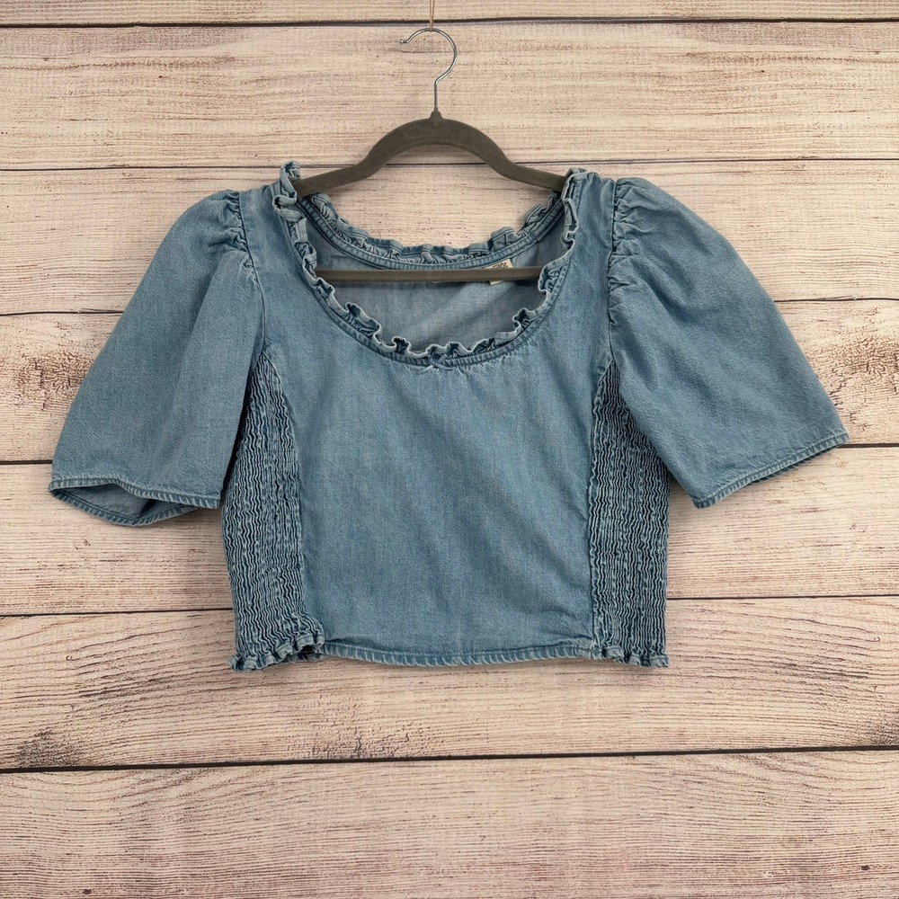 Levi's Denim Crop Top Women M Light Blue Ruffle Smocked Puff Sleeve A0665-0001